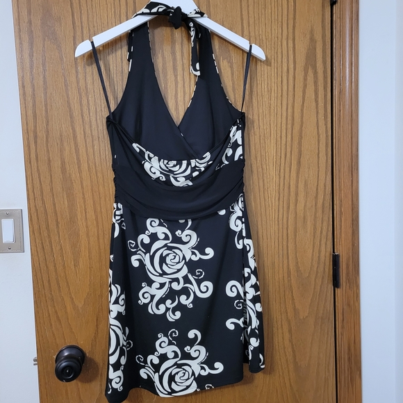 White House Black Market Black and White Backless Dress - Picture 2 of 4